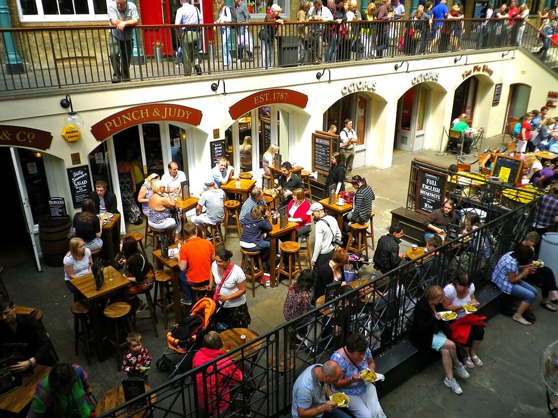 Bei einem landesweiten Musikfestival in Frankreich wurden 145 Personen mit Spritzen gestochen. 12 Verdächtige wurden festgenommen. Ermittlungen laufen, während die Sicherheitslage ernst genommen wird.