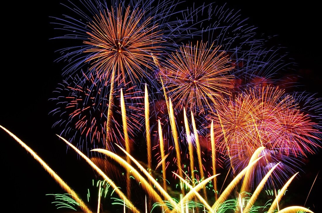 Bei einem Feuerwerk auf der Rheinkirmes in Düsseldorf wurden mindestens 19 Menschen verletzt, darunter ein Kind. Die Polizei ermittelt die Unfallursache. Bleiben Sie informiert über das Geschehen.