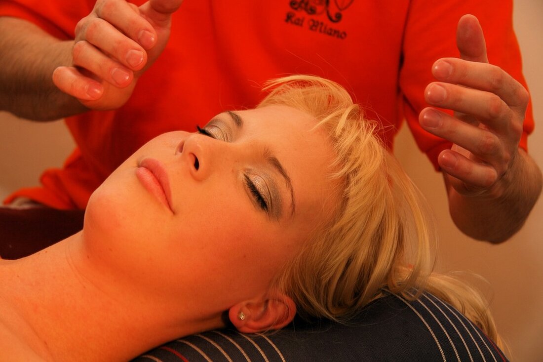 Helmut Doppelhofer aus Liebenau wird für 25 Jahre als Shiatsu-Praktiker geehrt. Erleben Sie die Highlights des Branchentags und erfahren Sie mehr über seine beeindruckende Karriere.