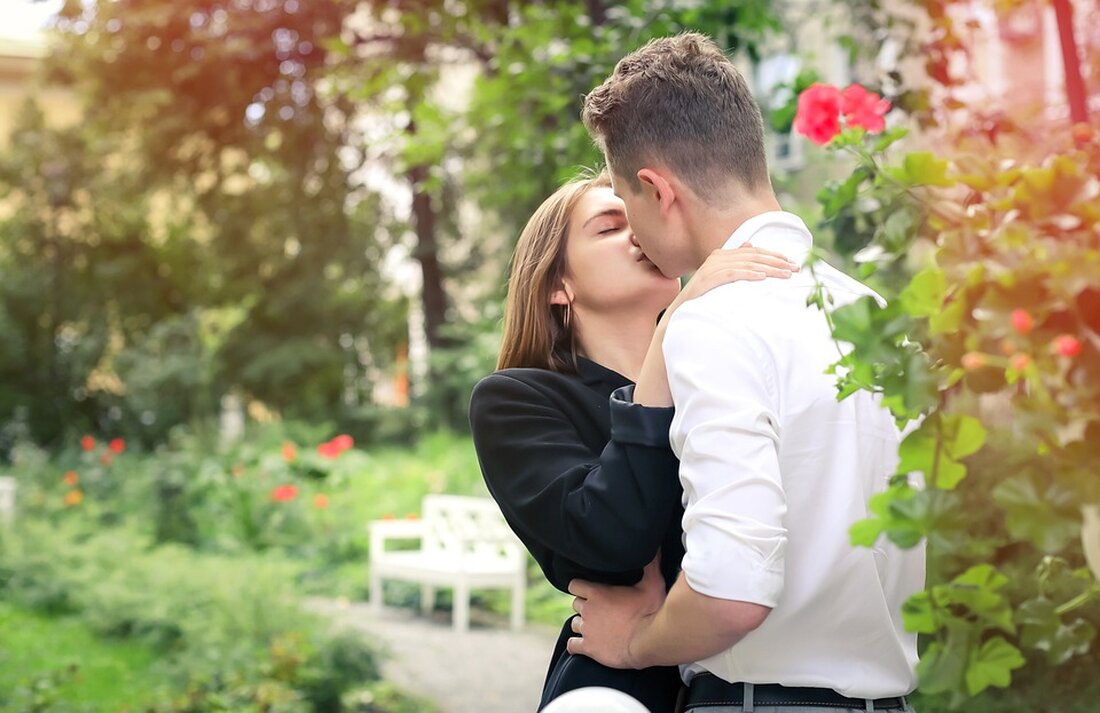 Maria und Gerald Berndl aus Friedersbach feiern stolz ihre Goldene Hochzeit. Bürgermeister Franz Mold überbrachte herzliche Glückwünsche und eine Urkunde zu diesem besonderen Anlass.