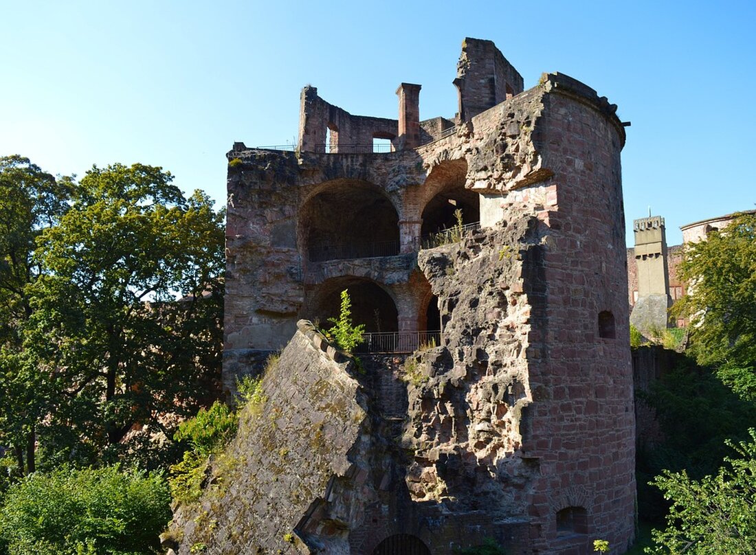 Erleben Sie die Adventlesung im Schloss St. Peter am 11. Dezember 2024! Gerti Rosenfellner liest aus „s'Christkind locht si oas“ und das Ensemble Grodlinig sorgt für musikalische Begleitung. Tickets erhältlich!