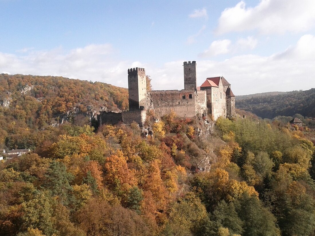 Erleben Sie den festlichen Adventmarkt in Hardegg am 30. November und 1. Dezember! Genießen Sie Musik, kulinarische Köstlichkeiten und eine Schatzsuche für die ganze Familie. Besuchen Sie uns!