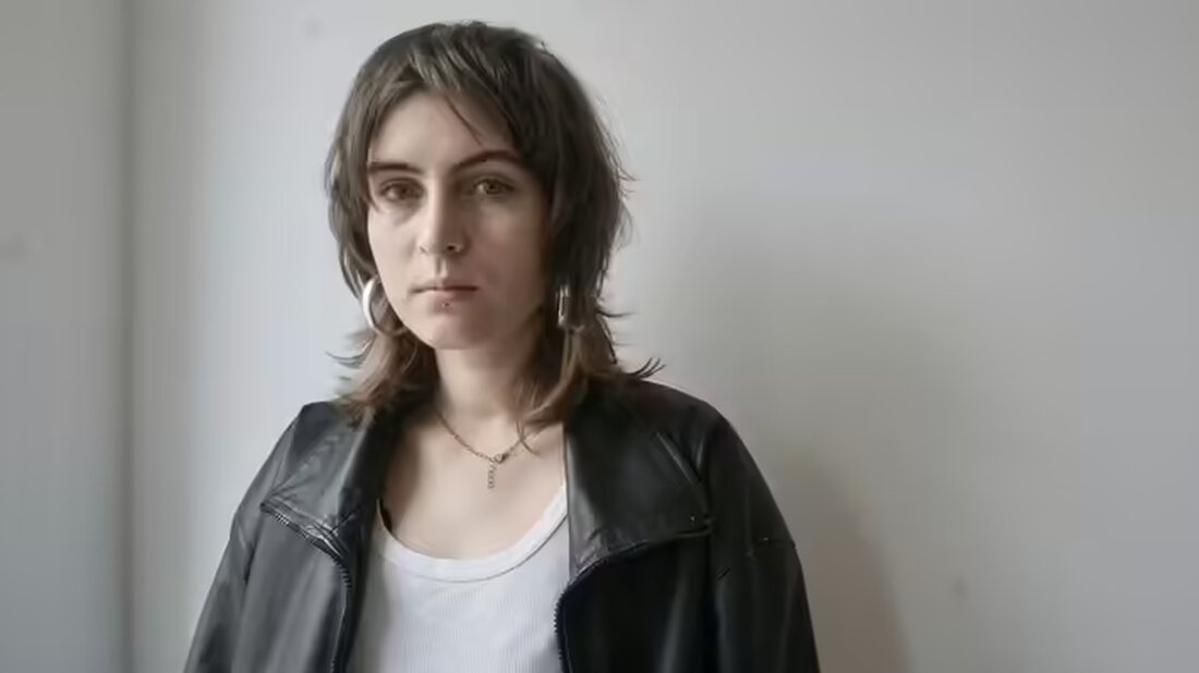 radio3 vom rbb und das Literaturhaus Berlin verleihen den Walter-Serner-Preis 2024 an Alize Heiser für ihre Erzählung "Kiesgrubensommer".