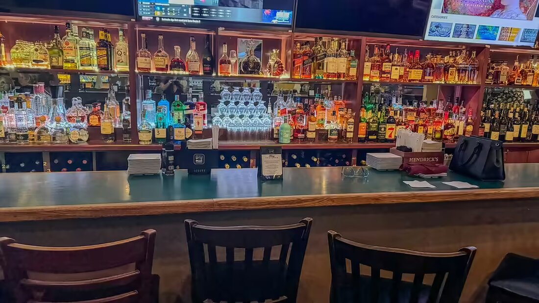 In Klagenfurt prallte ein alkoholisierter Vater mit seinem Auto gegen eine Ampelanlage, während seine 10-jährige Tochter im Fahrzeug war. Aktuelle Informationen zu diesem Vorfall hier.