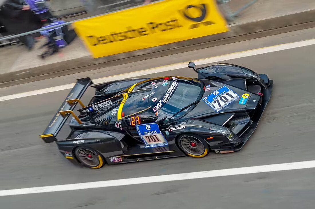 Ein 24-jähriger Autofahrer verursacht nach einer kurzen Alkoholfahrt einen Unfall in Wolfsberg, Kärnten. Er wird verletzt ins Krankenhaus gebracht und verliert seinen Führerschein.