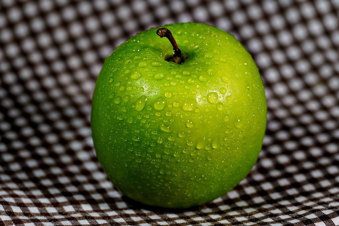 Apple hat starke Verkaufszahlen von iPhones und eine Erholung der Einnahmen aus China gemeldet, was zwei wichtigen Geschäftsbereichen des Unternehmens, die im vergangenen Jahr geschwächelt haben, einen dringend benötigten Auftrieb gibt. Starkes Geschäftswachstum Diese bessere als erwartete Leistung hat die Wall Street-Investoren beruhigt, dass zentrale Teile des Geschäfts stabil bleiben, während Apple sich bemüht, im &hellip;