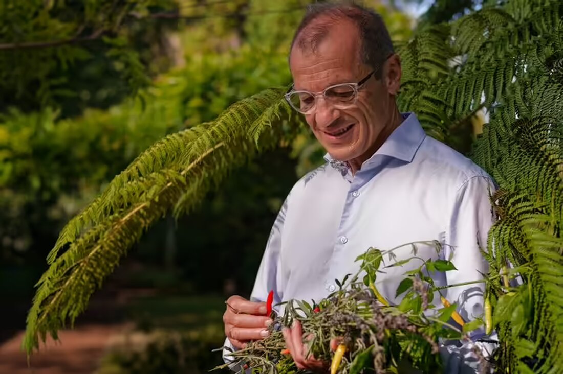 Dr. Wolfgang Feil erklärt in seinem neuen Buch, wie Arthrose durch eine innovative Methode zur Knorpelregeneration heilbar ist. Erfahren Sie mehr über seine Strategie und die 4 Schlüssel zur Aktivierung der Selbstheilungskräfte.