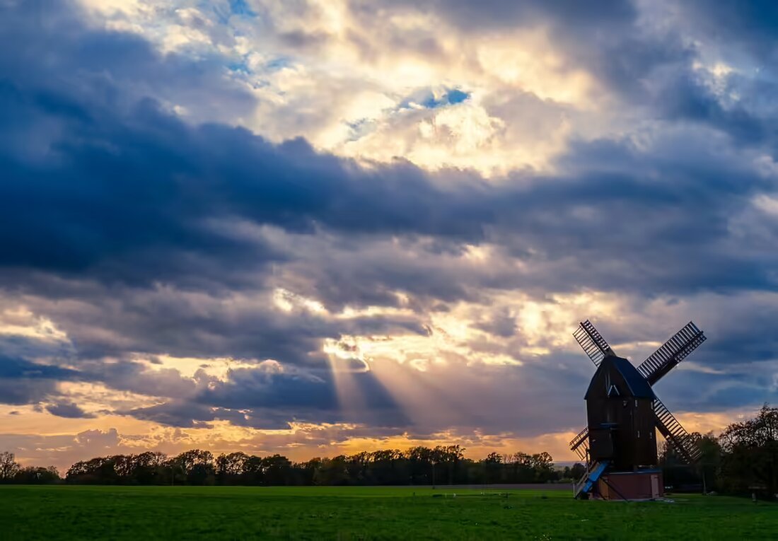 In Kainbach bei Graz kam es zu einem Auffahrunfall, bei dem zwei Personen verletzt wurden. Ein Lenker konnte einen schwereren Unfall verhindern. Weitere Details zu den Ereignissen und der Ursache im Artikel.
