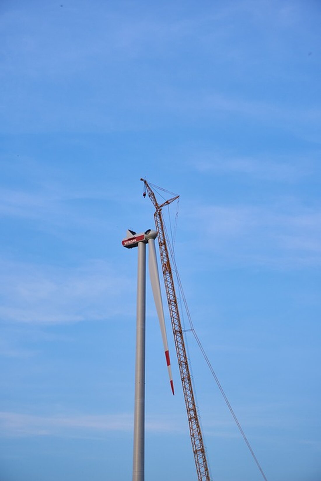 Acht Monate Vollsperrung des Tauerntunnels beeinträchtigt den Verkehr zwischen Österreich und Italien. Nachtzüge fallen aus, Pendler müssen längere Fahrzeiten in Kauf nehmen. Informieren Sie sich jetzt!