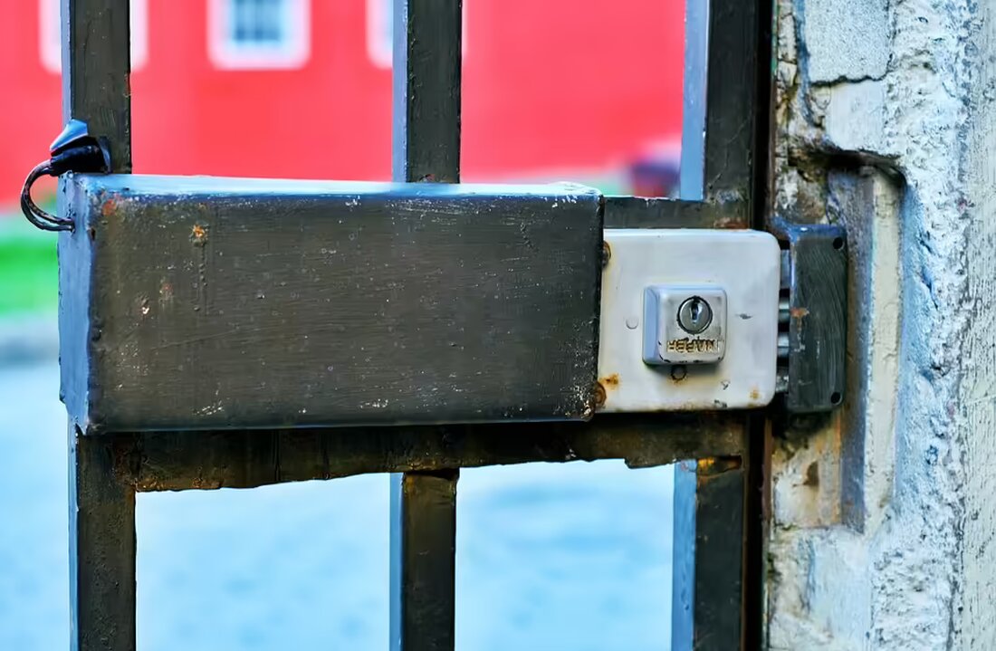 Wanderfreunde aufgepasst: Der Bayernsteig 821 in Ehrwald ist seit 5. November gesperrt. Grund ist der schlechte Zustand des Weges und ein tödlicher Unfall. Jetzt auf alternative Routen ausweichen!