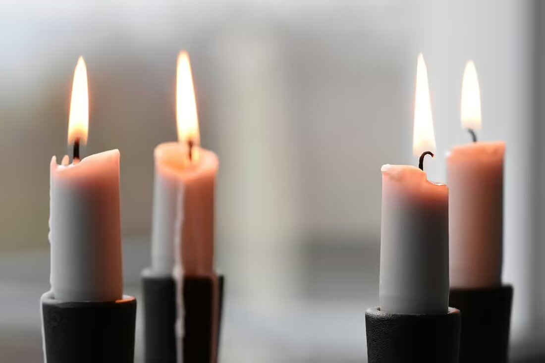 Der Grazer Advent hat sich zu einem bedeutenden Wirtschaftsfaktor entwickelt. Der Artikel beleuchtet, inwiefern Besinnlichkeit und Marktstand-Betrieb harmonieren und welche Einnahmen notwendig sind. 