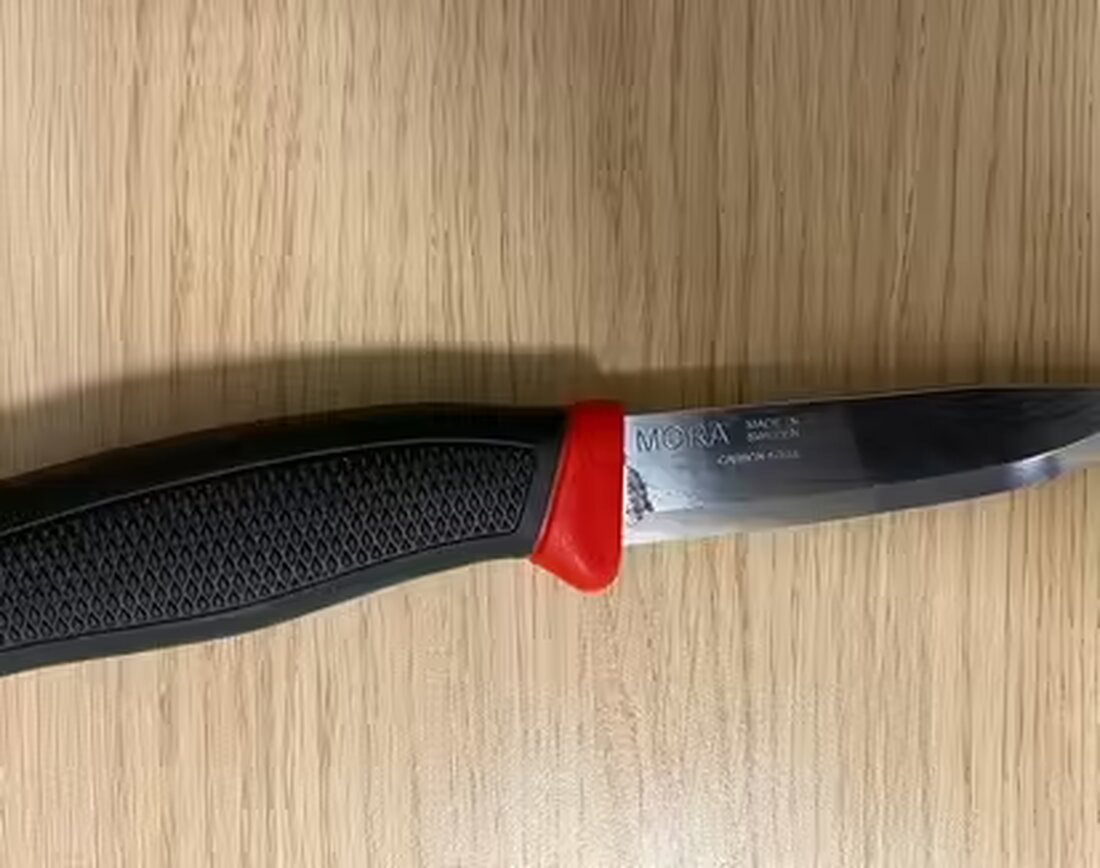 Im Flensburger Bahnhof kam es zu einem Streit, bei dem ein Mann verletzt wurde. Bundespolizei sucht Zeugen des Vorfalls.