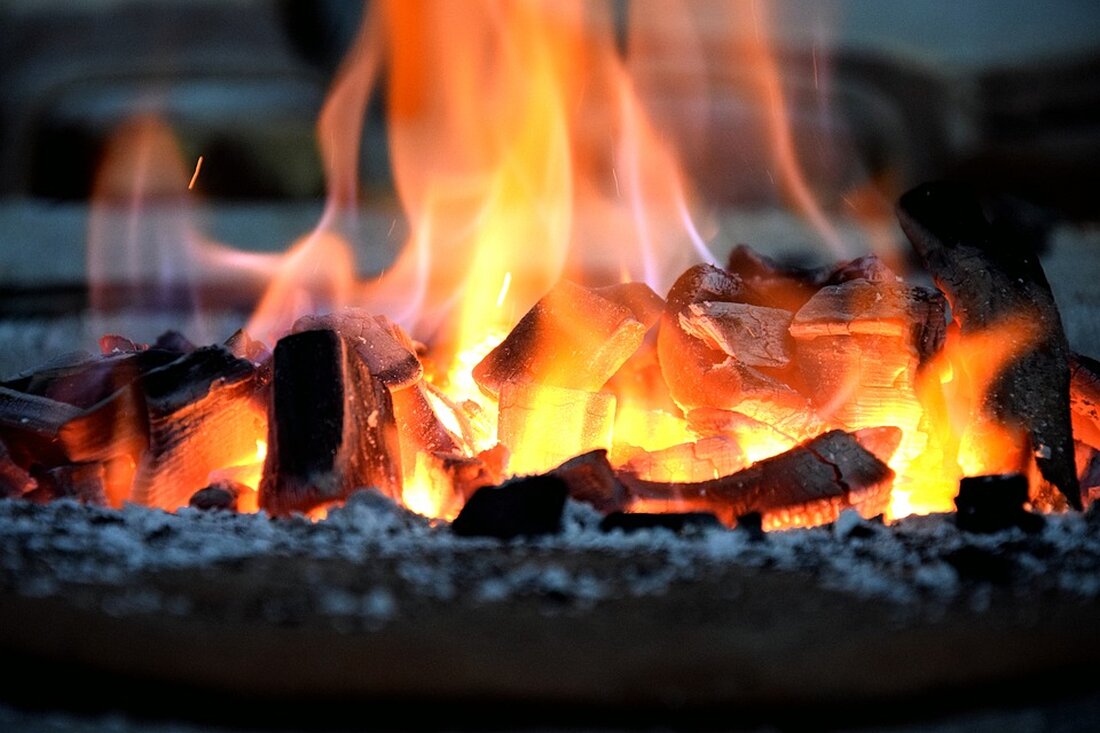 Ein mutmaßlicher Brandstifter steht vor Gericht, nachdem er über Monate hinweg Feuer auf einem unbewohnten Bauernhof gelegt hat. Ihm drohen Gefängnisstrafen von einem bis zu zehn Jahren.