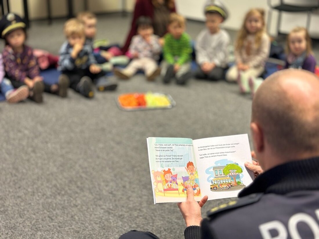 Bundespolizei München lud 15 Kinder zur Vorlesestunde ein, um Berührungsängste abzubauen und spannende Polizeigeschichten zu teilen.