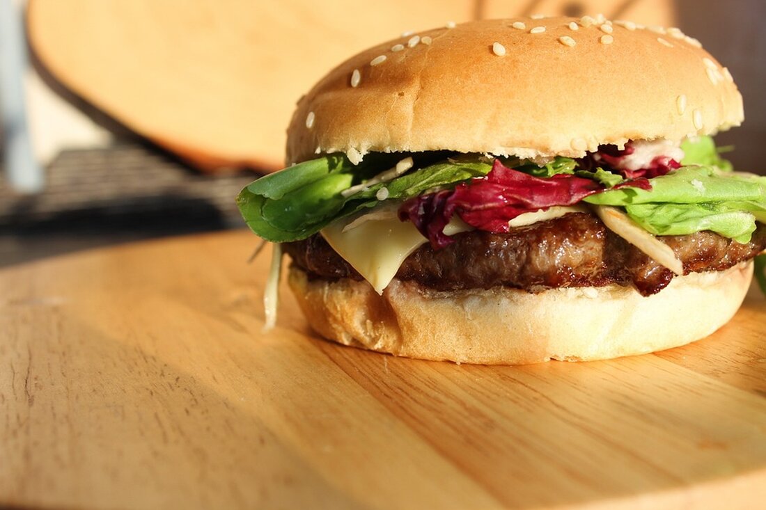 Burger King bringt den beliebten Long Texas BBQ nach fünf Jahren zurück! Jetzt auch mit neuen Patties – sowohl für Beef- als auch für Plant-based-Fans. Entdecken Sie die Rückkehr weiterer Klassiker!