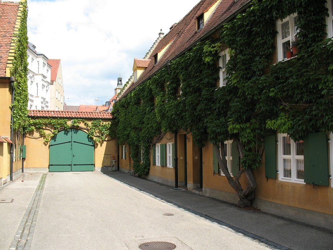Der Christbaumverkauf in der Augsburger Fuggerei startet wieder! Ab Donnerstag können Sie regionale Tannen erwerben. Erfahren Sie mehr über dieses festliche Ereignis und die Tradition dahinter.