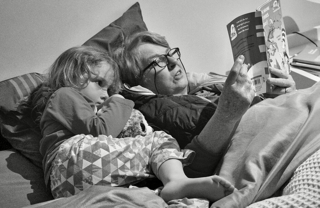 Entdecken Sie die Faszination für True Crime: Warum fesseln wahre Kriminalgeschichten uns durch Podcasts, Dokumentationen und Bücher? Einblicke in das Phänomen warten auf Sie!