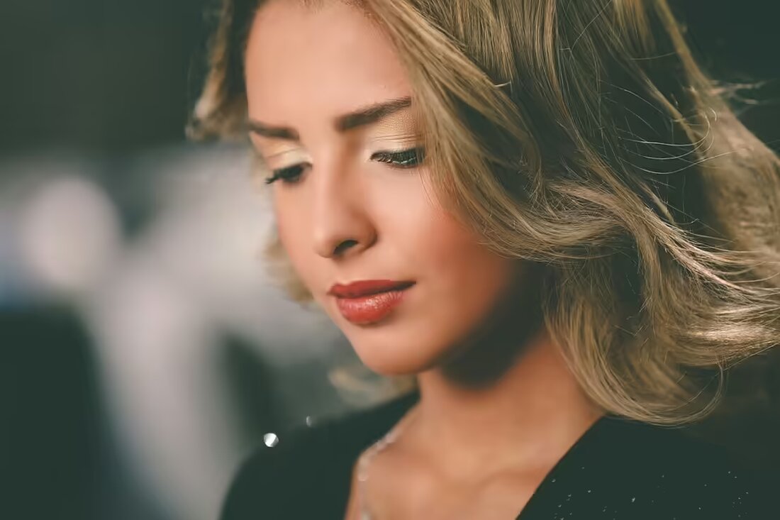 Im Bezirk Rohrbach wird nach dem mutmaßlichen Doppelmörder Roland Drexler gefahndet. Sein Auto, ein silberner VW Caddy, wurde in einem Wald entdeckt. Einsatzkräfte durchkämmen die Umgebung.