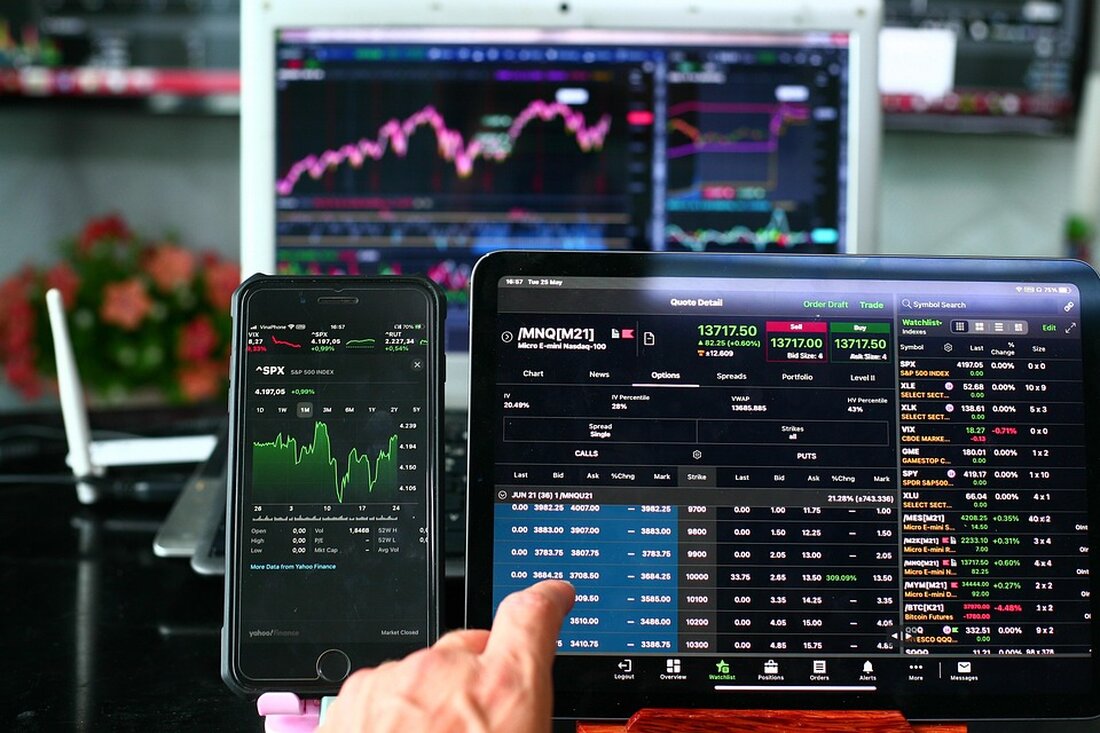 Die Dow-Futures steigen um 1.000 Punkte nach einer überraschenden Senkung der Zölle auf chinesische Waren durch das Trump-Team. Ein Schritt, der die Handelsbeziehungen und die US-Wirtschaft stabilisieren könnte.
