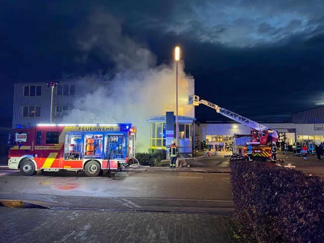 Die Feuerwehr Offenburg meldet den Abschluss der Einsatzmaßnahmen nach einem Kellerbrand in Elgersweier, bei dem mehrere Personen gerettet wurden.