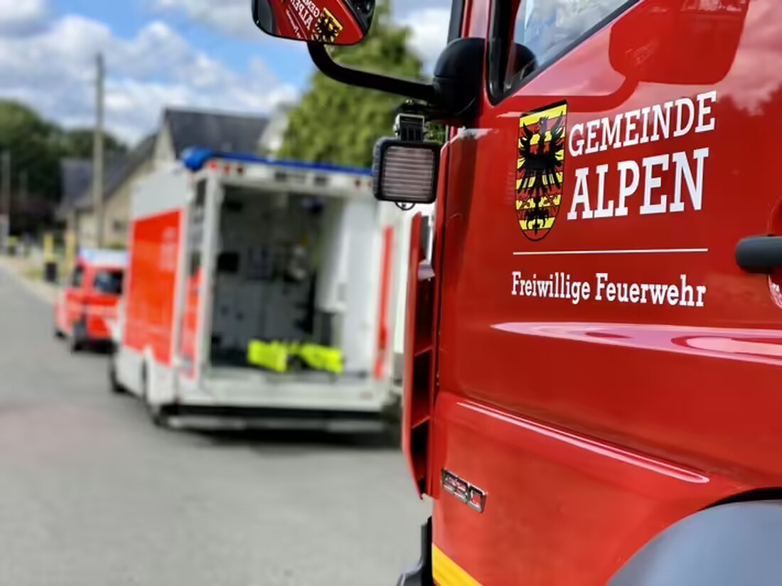 Am 31.10.2024 rettete die Feuerwehr Alpen eine Person aus einer Wohnung. Angehörige öffneten die Tür eigenständig.