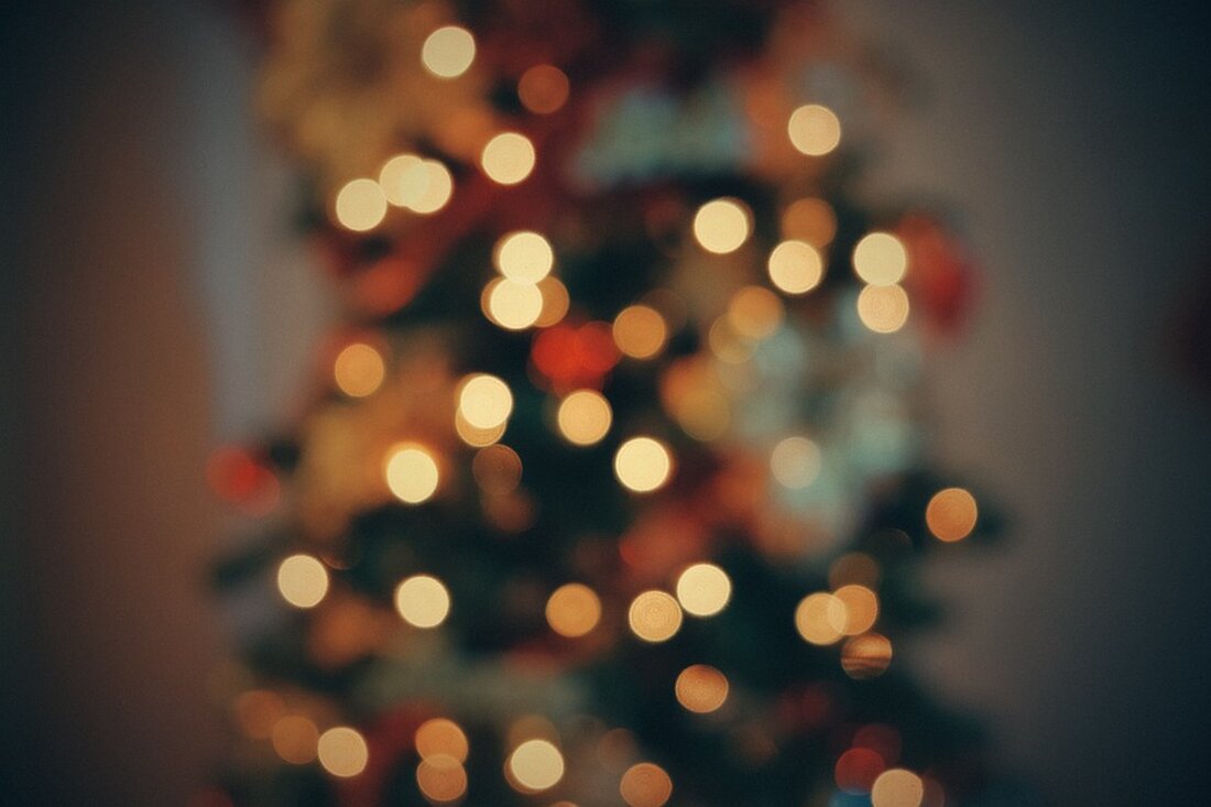 Dringender Aufruf zur Unterstützung der Aktion "Weihnachten im Schuhkarton": Neben Geschenks-Paketen werden auch Lebensmittelspenden benötigt. Helfen Sie mit, Bedürftigen eine Freude zu bereiten!