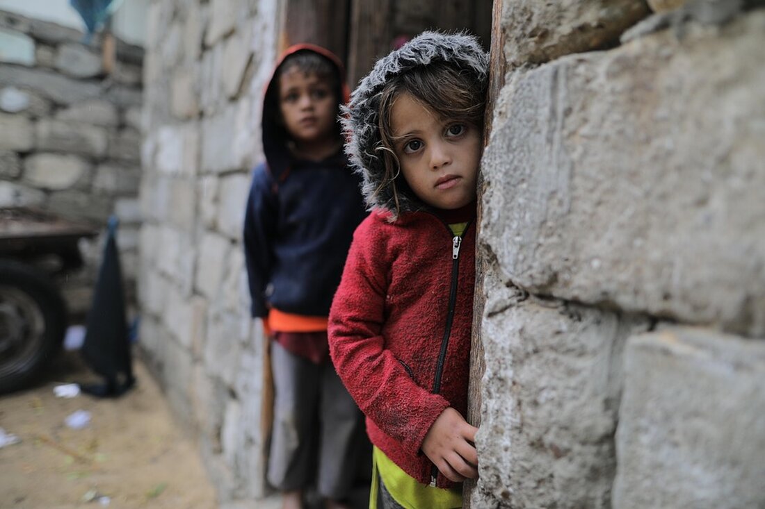 Dutzende Palästinenser wurden bei Schüssen nahe eines Hilfspunktes in Gaza getötet. Dies geschah am dritten Tag in Folge, während die humanitäre Krise sich verschärft.