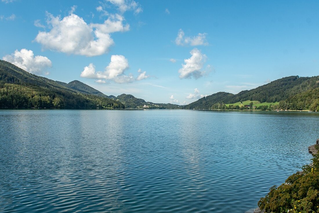 Neuer EU-Kulturkommissar Glenn Micallef besucht Bad Ischl und das Salzkammergut. Beeindruckt von der Kultur und der Region, unterstreicht er die Bedeutung der Nachhaltigkeit des Kulturhauptstadt-Titels.