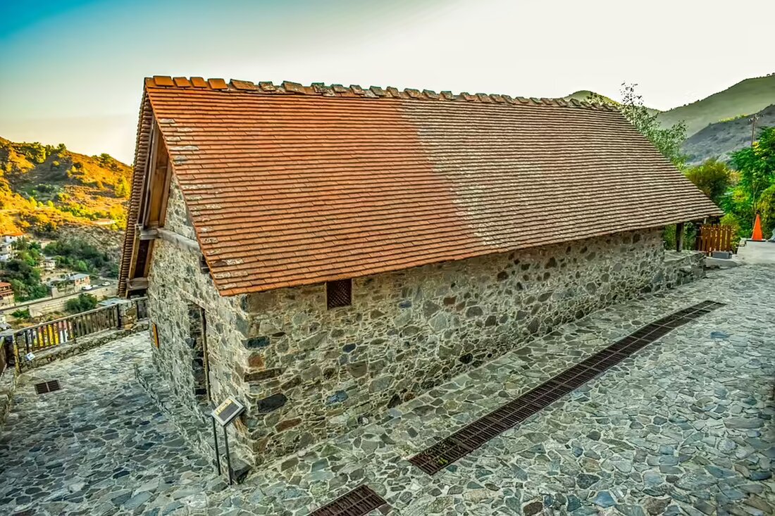 Ein 13-Jähriger wurde bei einem Einbruch in ein Feuerwerksgeschäft in Wien-Meidling von Beamten festgenommen. Gleichzeitig wurde in der Wiener City ein Mordfall untersucht. Erfahren Sie mehr!