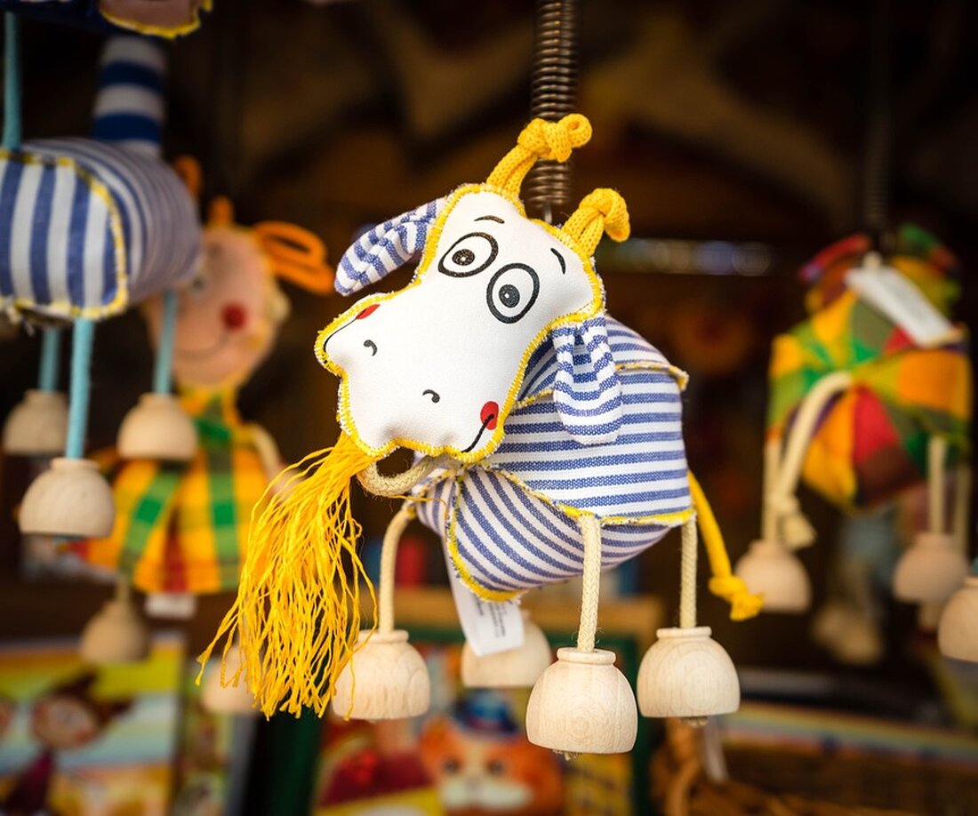 Entdecken Sie die schönsten Weihnachtsmärkte in Wiens Innenstadt und die besten Lokalempfehlungen für ein genussvolles Erlebnis. Genießen Sie Punsch und festliche Stimmung!