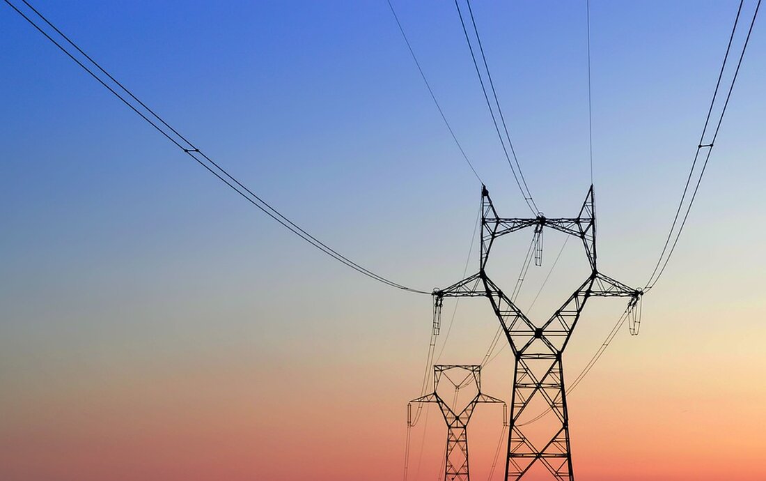 Entdecken Sie die Erfolgsgeschichte der PV-Freiflächenanlage in Untermühlbach, die seit 13 Jahren zuverlässig Strom für 4.000 Haushalte produziert und CO2-Emissionen einspart.