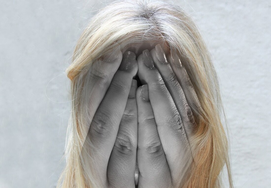 Nach dem tragischen Tod eines Paares in Niederösterreich laufen die Ermittlungen des Landeskriminalamts. Hinweise deuten auf einen erweiterten Suizid hin. Alle Details im Artikel.