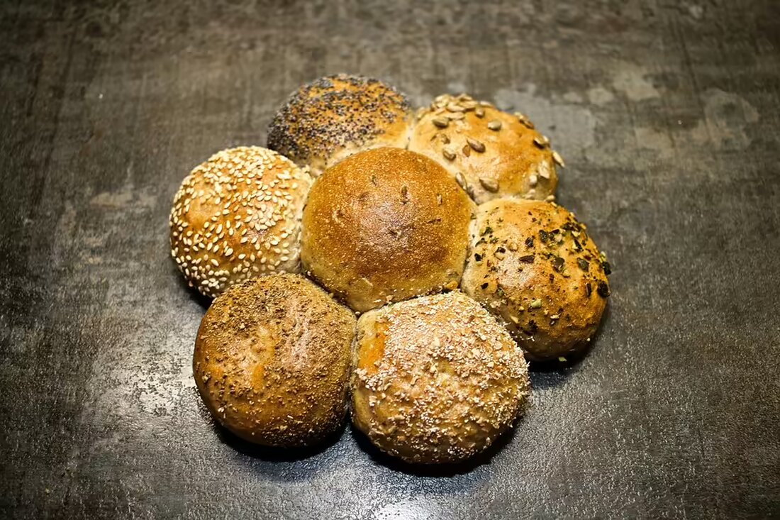 Entdecken Sie, wie die Mittelschule Stainz den Tag des Apfels feiert! Lehrer Evelyne Resch setzt sich für die Bedeutung des Apfels ein, unterstützt von Obstbau Sommer mit 350 Gala-Äpfeln.