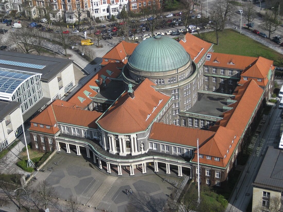 FH Campus Steyr bietet ab Herbst 2025 ein Bachelorstudium in Internationalem Logistik-Management in Deutsch und Englisch an. Entdecken Sie neue Karrierechancen im globalen Logistikmarkt!