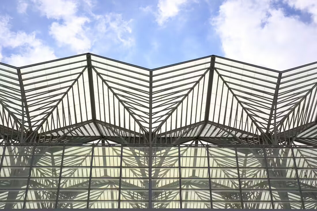 Feldkirchen hat einstimmig den Antrag der Messe München abgelehnt, eine Multifunktionsfläche für die Nachhaltigkeitsmesse „The Smarter E Europe“ zu nutzen. Gründe sind Umweltbedenken und Parkplatzmangel.