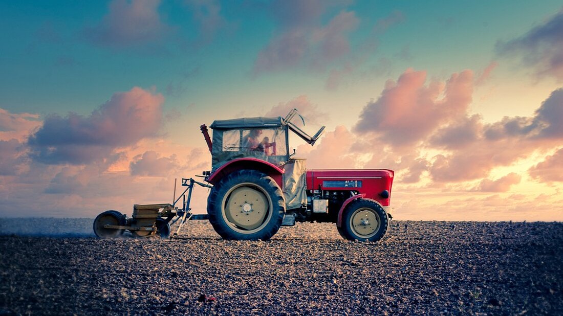 Fendt ehrt 120 Mitarbeiter für ihre langjährige Treue zum Unternehmen. Geschäftsführer Walter Wagner würdigt die Jubilare in einer feierlichen Zeremonie. Eine schöne Tradition, die verbindet!