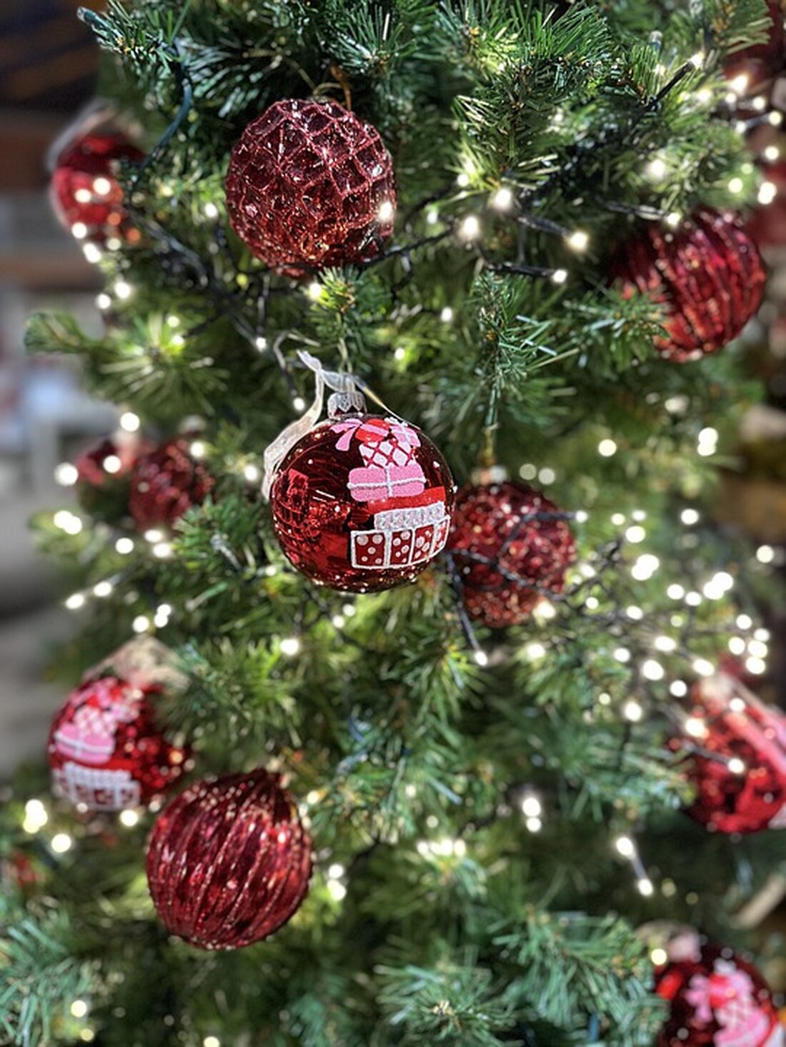 Entdecken Sie die Feierlichkeiten zur Einweihung der lebensgroßen Krippe im Krippenhaus Steinbach! Erleben Sie Traditionen, Glühwein und Bratwürstel am 1. Adventssonntag.