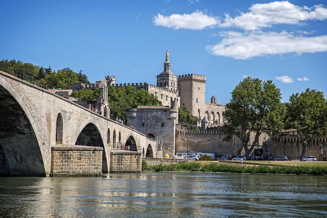 Ein Mann wurde in Frankreich festgenommen, nachdem vier Leichen in der Seine in Paris gefunden wurden. Ermittlungen wegen mehrfachen Mordes laufen. Details zu den Opfern und dem Verdächtigen.
