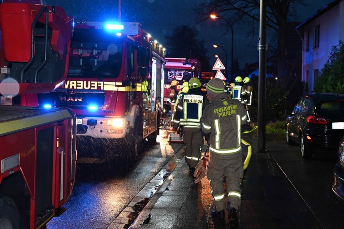 In Pulheim kam es am 19.11. zu einem Brand an einem Bungalow. Die Feuerwehr verhinderte ein Übergreifen des Feuers schnell.