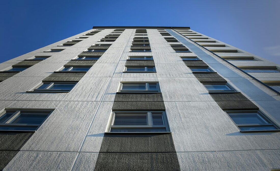 Am Freitag, dem 15. November 2024, berichten wir über einen Großeinsatz in Wadgassen nach einem Wohnhausbrand, die Rückkehr einer vermissten 22-Jährigen aus Neunkirchen und weitere relevante Nachrichten.