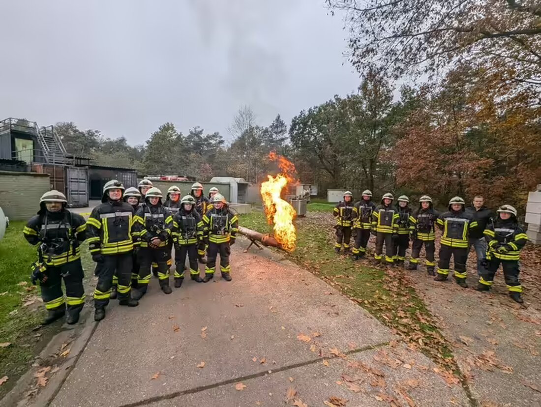 Die Freiwillige Feuerwehr Bedburg-Hau trainiert Sicherheit im Einsatz auf der Training-Base Weeze, um für elektrische Notfälle besser vorbereitet zu sein.