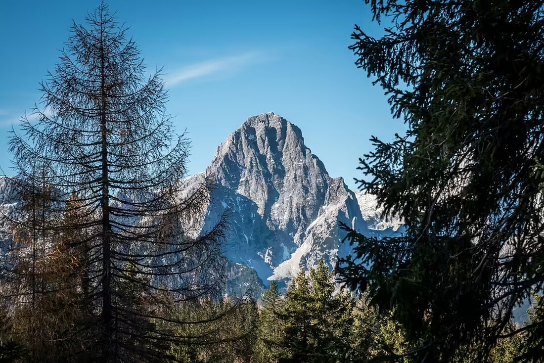 Die Feuerwehr Hinterstoder hat ein neues Großlöschfahrzeug erhalten, das nach 33 Jahren ein altes Modell ersetzt. Erfahren Sie mehr über die Fahrzeugübergabe und zukünftige Projekte.