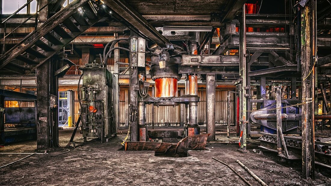 Einsatzkräfte der Feuerwehr wurden wegen eines Brandes in einem Hochhaus in Vöcklabruck alarmiert. Ursache soll ein Defekt bei einem E-Herd sein. Aktuelle Informationen hier lesen.