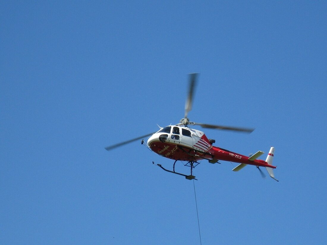 Die Feuerwehr Neustift an der Rosalia übte einen schweren Verkehrsunfall, bei dem ein LKW mit einem PKW kollidierte, und simulierte die Rettung eingeschlossener Personen.