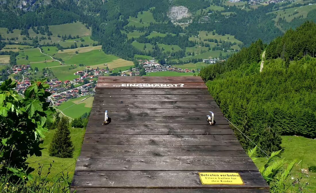 Feyenoord trifft auf AZ in einem entscheidenden Eredivisie-Duell. Nach der Niederlage gegen Ajax muss das Team von Brian Priske nun dringend punkten. Verfolgen Sie das Spiel live um 21:00 Uhr auf ESPN 1!