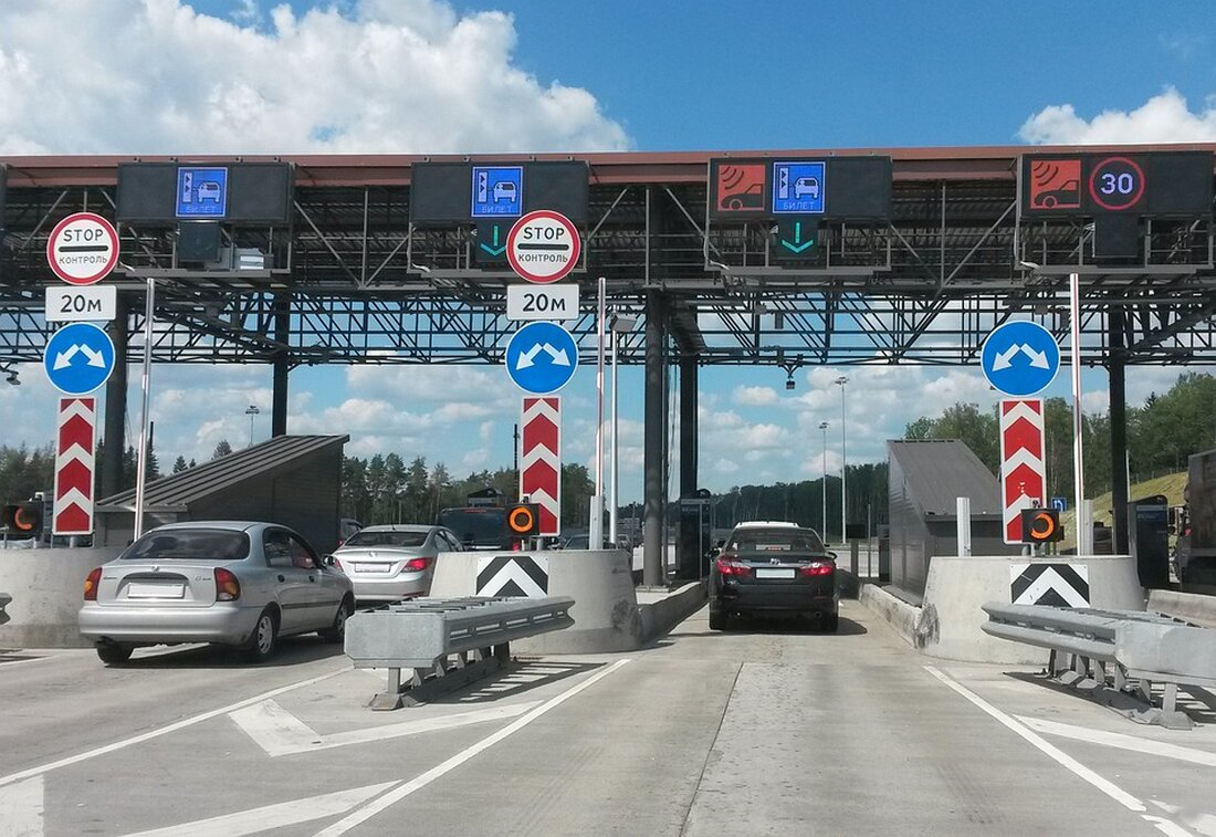 Ab dem kommenden Sommer werden die Parkplätze in der Ostbucht von Klagenfurt gebührenpflichtig. Dies könnte der Stadt jährlich über 1,2 Millionen Euro einbringen. Erfahren Sie mehr über die neuen Tarife und die Reaktionen der politischen Parteien.