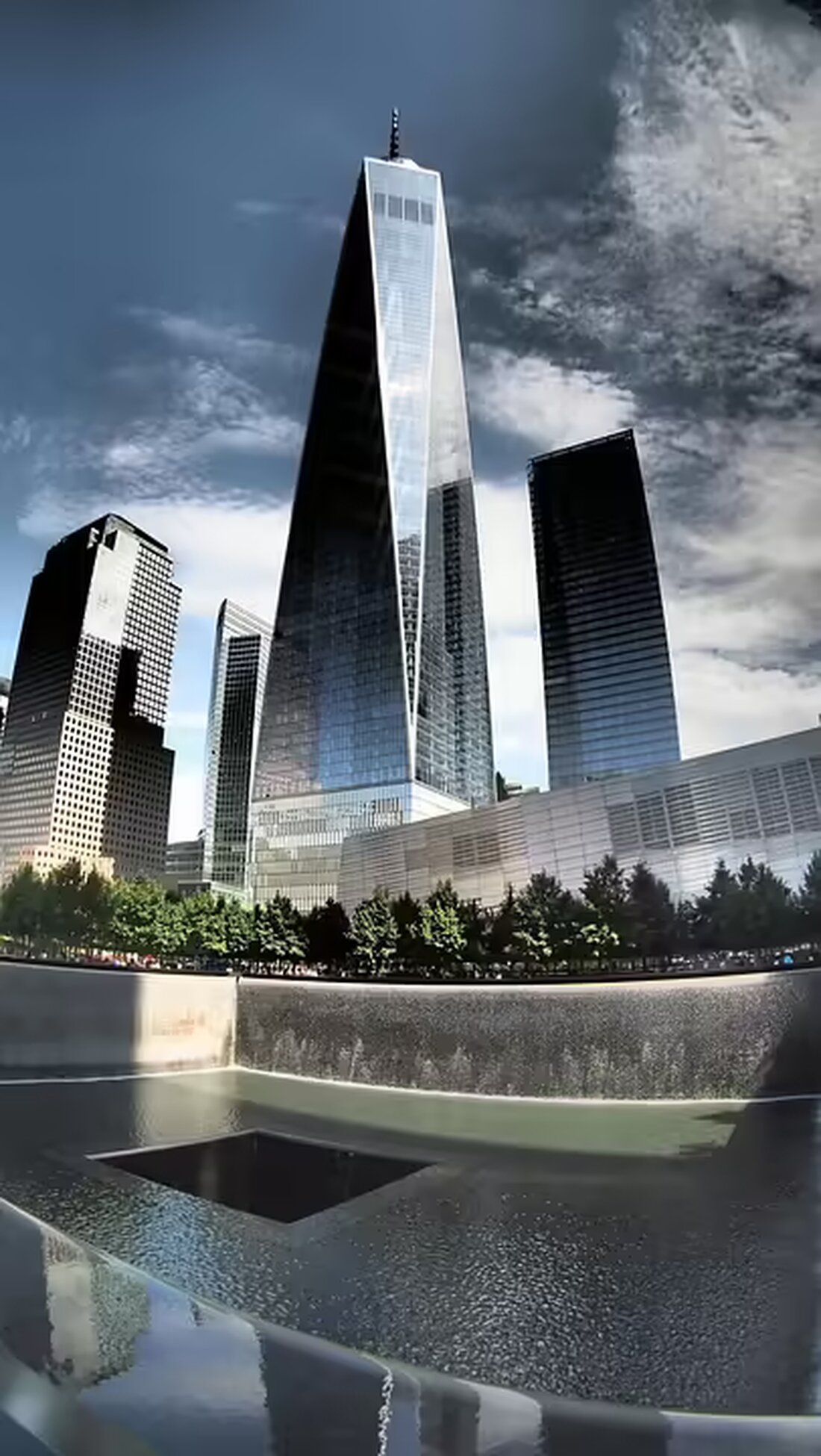 Erfahren Sie in unserem Artikel, wie die Initiative "Schule im Dialog" in Mold zu Allerheiligen und Allerseelen Gedenklaternen für einen besonderen Anlass in vielen Haushalten bereitstellt.