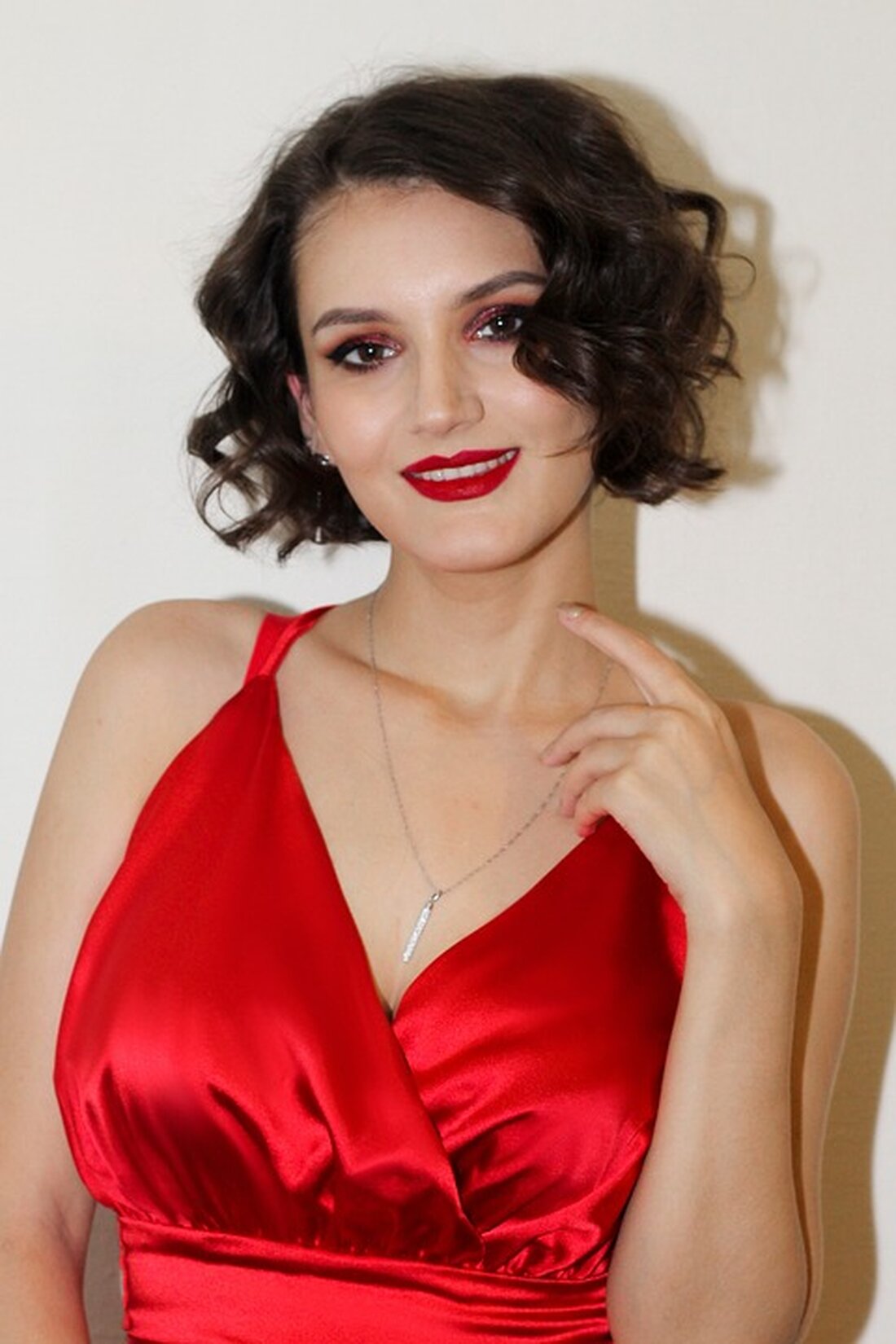 Am Maturaball der HLP und Modeschule Oberwart erlebten die Gäste einen unvergesslichen Abend im "Old Hollywood"-Stil mit glamourösem Einmarsch, Mitternachtseinlagen und festlicher Stimmung.