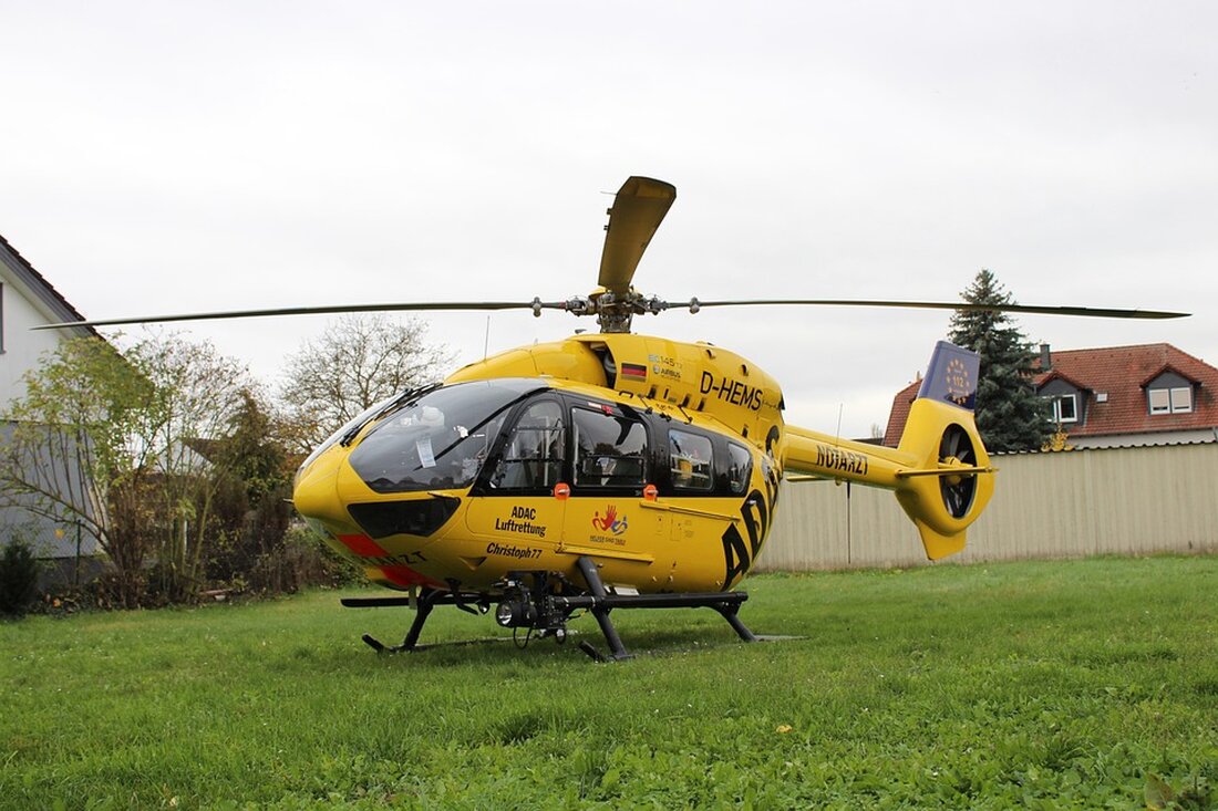 Einsatzkräfte der Feuerwehr und des Roten Kreuzes meistern anspruchsvolle Übung in Pasching. Szenario: Explosion mit mehreren Verletzten. Teamwork und Kommunikation im Fokus!