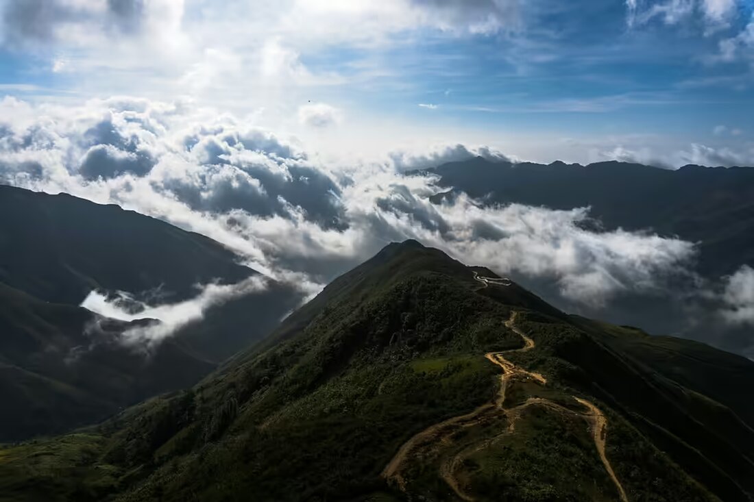 Schülerinnen der HLW Pinkafeld besuchen anlässlich des internationalen Tags der Radiologie die Klinik Oberwart und lernen über die Entdeckung von Röntgenstrahlen durch Wilhelm Conrad Röntgen.